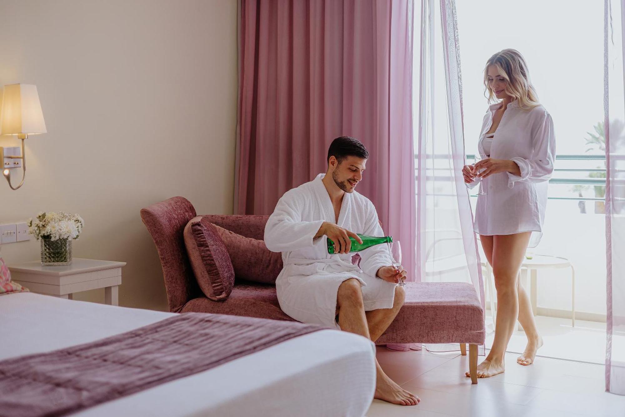 Louis Imperial Beach Пафос Екстер'єр фото